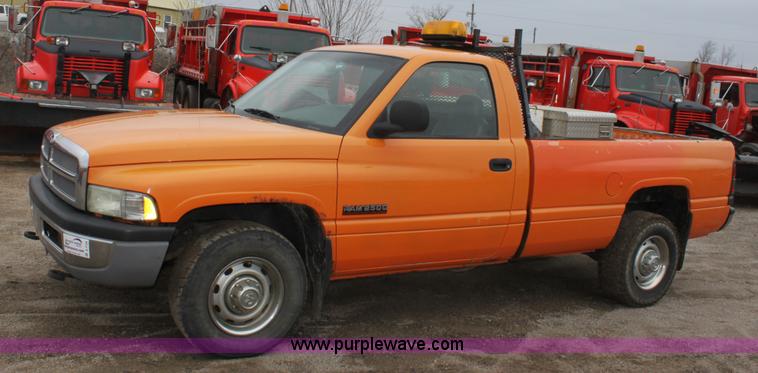 image for item A7158 2001 Dodge Ram 2500 pickup truck