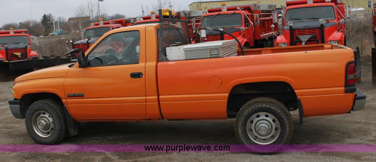 image for item A7158 2001 Dodge Ram 2500 pickup truck