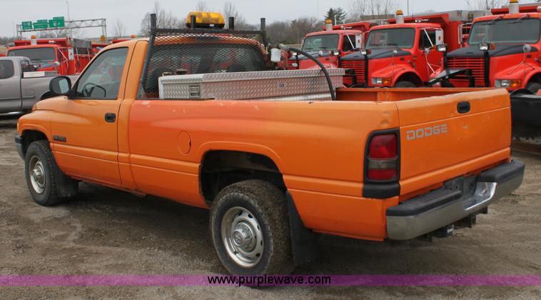 image for item A7158 2001 Dodge Ram 2500 pickup truck