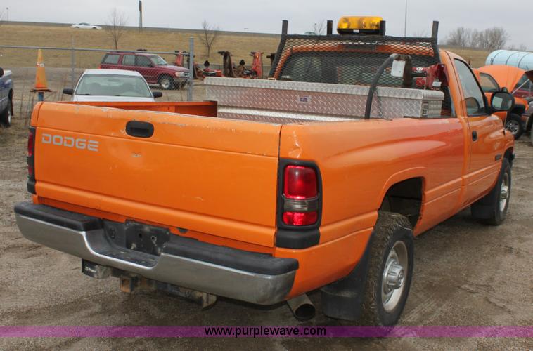 image for item A7158 2001 Dodge Ram 2500 pickup truck