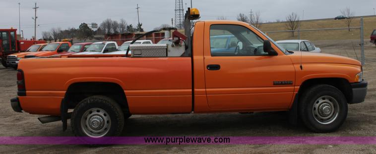 image for item A7158 2001 Dodge Ram 2500 pickup truck