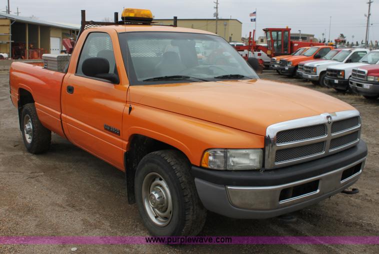 image for item A7158 2001 Dodge Ram 2500 pickup truck