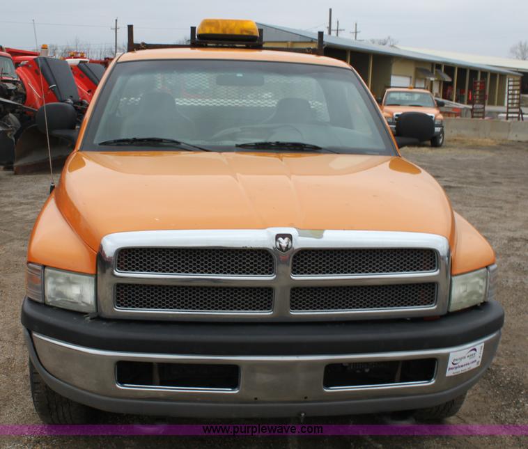 image for item A7158 2001 Dodge Ram 2500 pickup truck