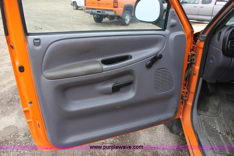 image for item A7158 2001 Dodge Ram 2500 pickup truck