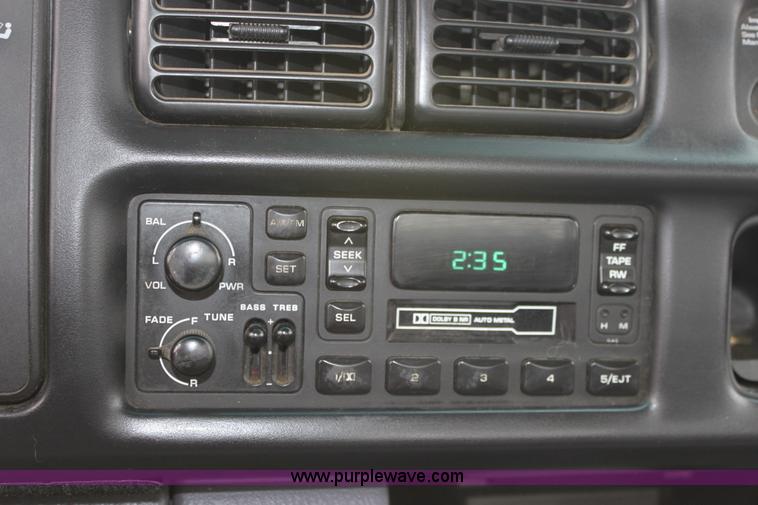 image for item A7158 2001 Dodge Ram 2500 pickup truck