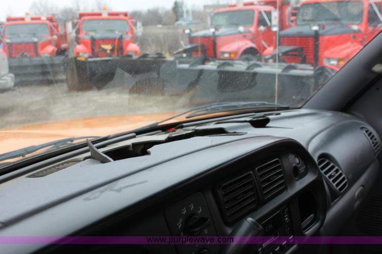 image for item A7158 2001 Dodge Ram 2500 pickup truck