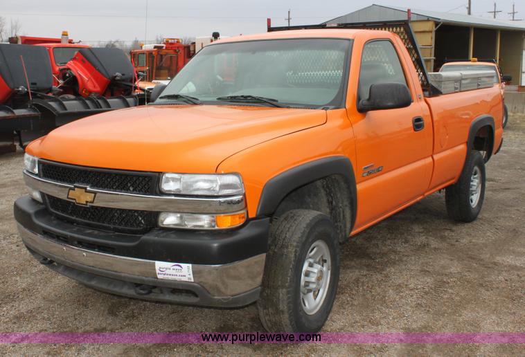 image for item A7159 2002 Chevrolet Silverado 2500HD pickup truck