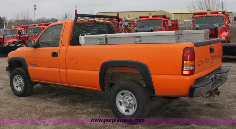 image for item A7159 2002 Chevrolet Silverado 2500HD pickup truck