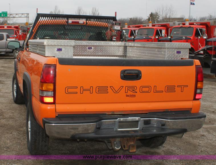 image for item A7159 2002 Chevrolet Silverado 2500HD pickup truck