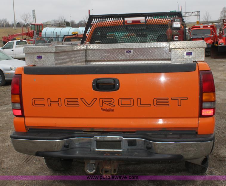 image for item A7159 2002 Chevrolet Silverado 2500HD pickup truck