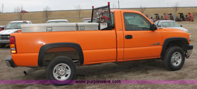 image for item A7159 2002 Chevrolet Silverado 2500HD pickup truck