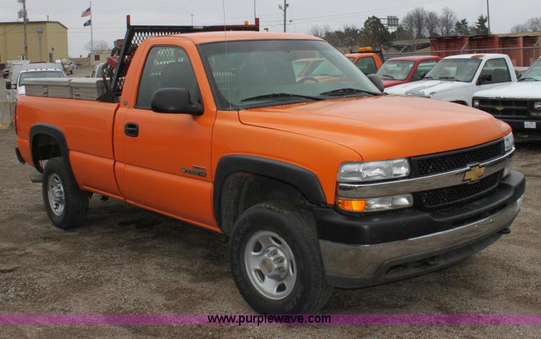 image for item A7159 2002 Chevrolet Silverado 2500HD pickup truck