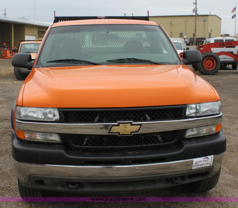 image for item A7159 2002 Chevrolet Silverado 2500HD pickup truck