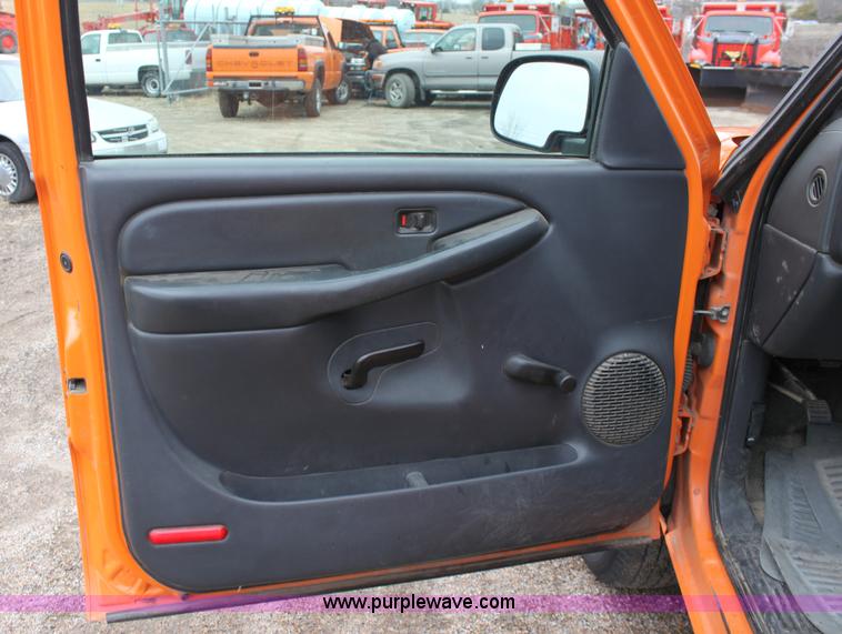 image for item A7159 2002 Chevrolet Silverado 2500HD pickup truck