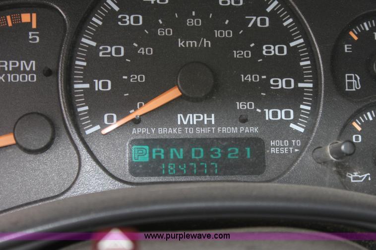 image for item A7159 2002 Chevrolet Silverado 2500HD pickup truck