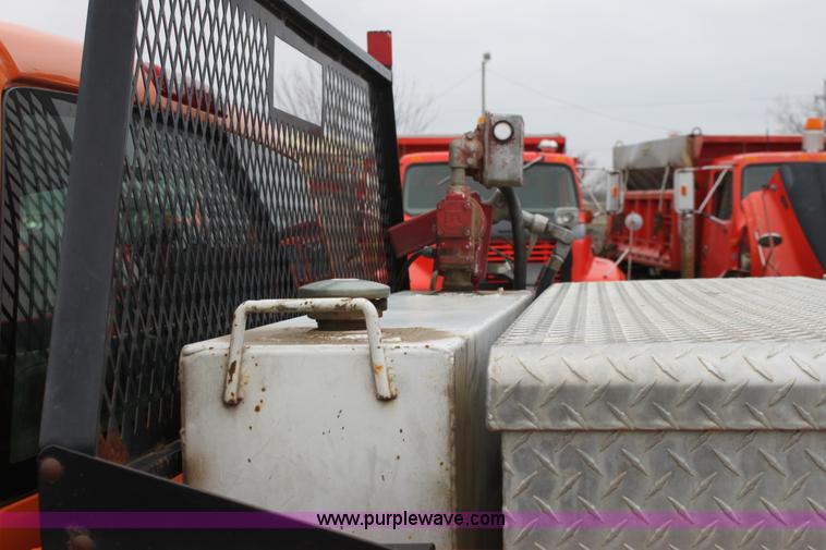 image for item A7159 2002 Chevrolet Silverado 2500HD pickup truck