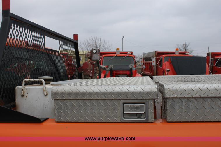 image for item A7159 2002 Chevrolet Silverado 2500HD pickup truck