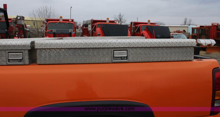 image for item A7159 2002 Chevrolet Silverado 2500HD pickup truck