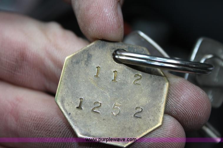 image for item A7159 2002 Chevrolet Silverado 2500HD pickup truck