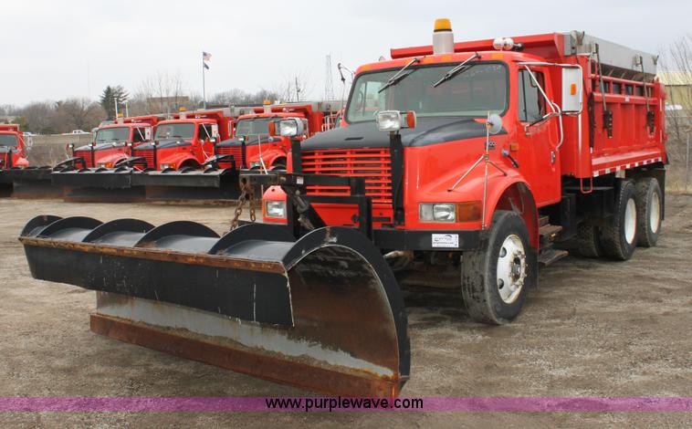 image for item A7160 1999 International 4900 tandem axle dump truck