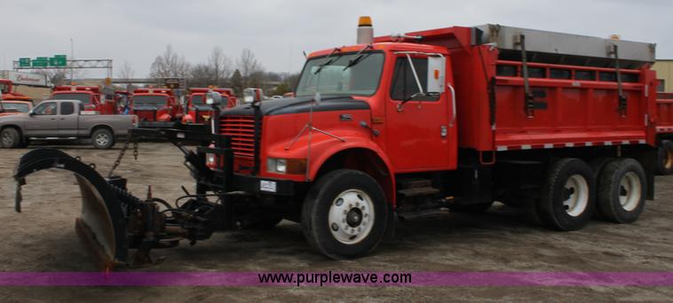 image for item A7160 1999 International 4900 tandem axle dump truck