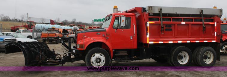 image for item A7160 1999 International 4900 tandem axle dump truck