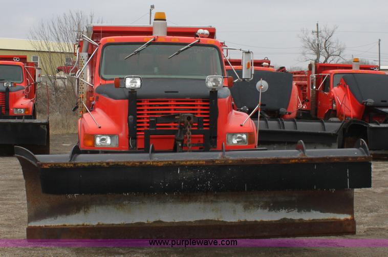 image for item A7160 1999 International 4900 tandem axle dump truck