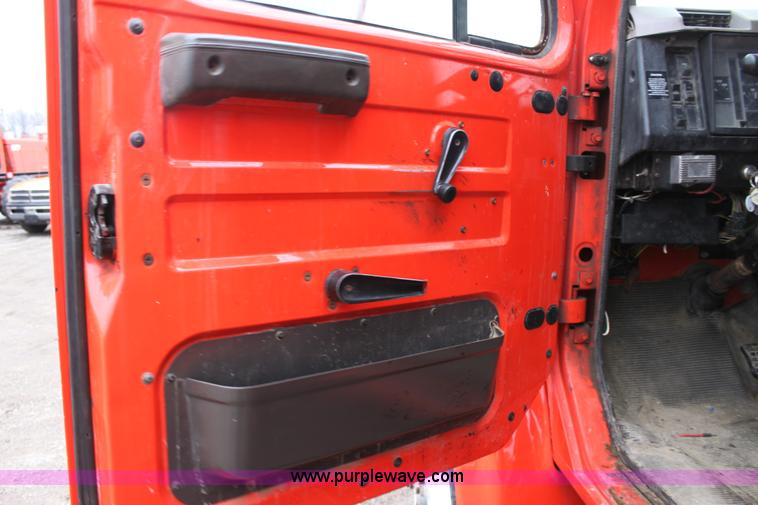 image for item A7160 1999 International 4900 tandem axle dump truck