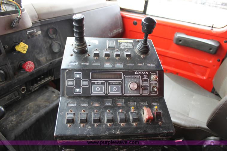 image for item A7160 1999 International 4900 tandem axle dump truck