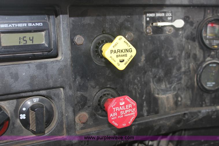 image for item A7160 1999 International 4900 tandem axle dump truck