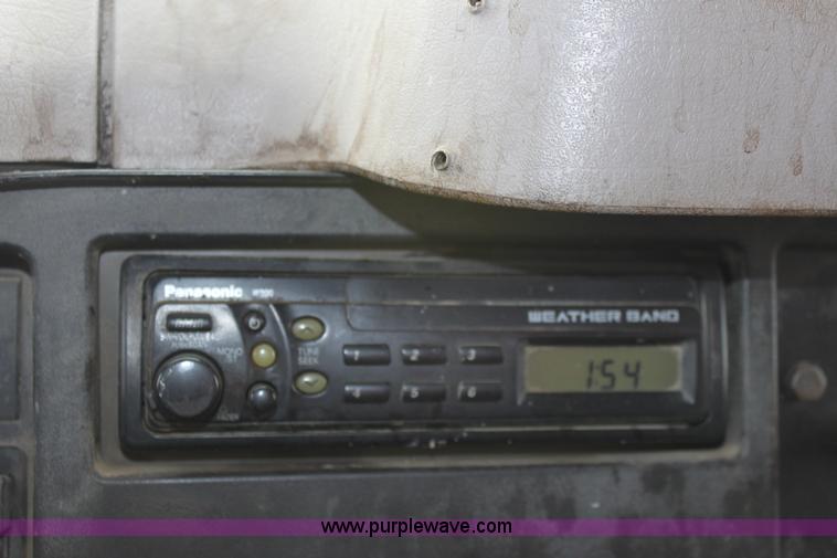 image for item A7160 1999 International 4900 tandem axle dump truck