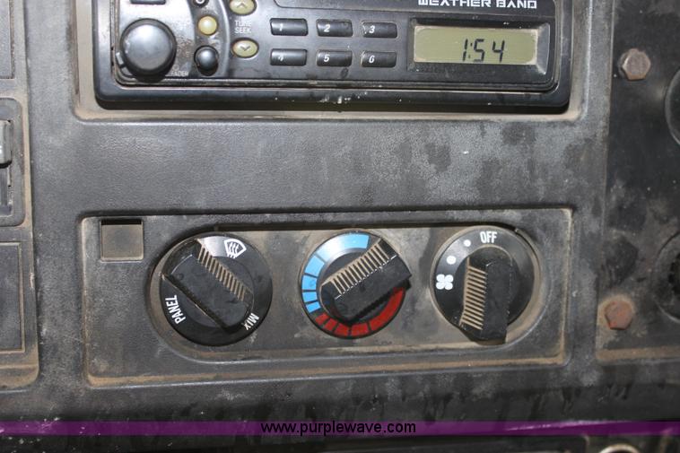 image for item A7160 1999 International 4900 tandem axle dump truck