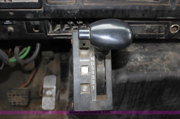 image for item A7160 1999 International 4900 tandem axle dump truck