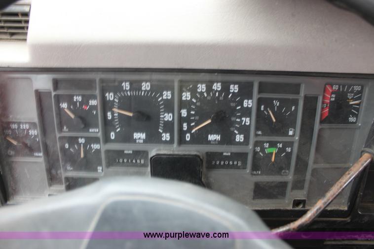 image for item A7160 1999 International 4900 tandem axle dump truck