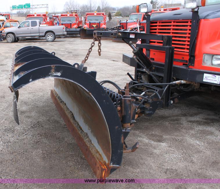 image for item A7160 1999 International 4900 tandem axle dump truck