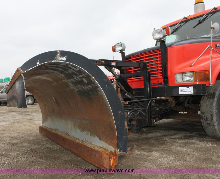 image for item A7160 1999 International 4900 tandem axle dump truck