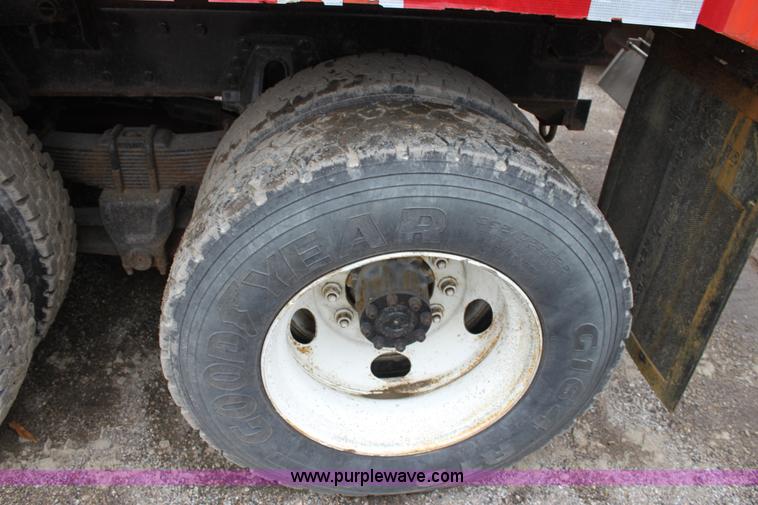 image for item A7160 1999 International 4900 tandem axle dump truck