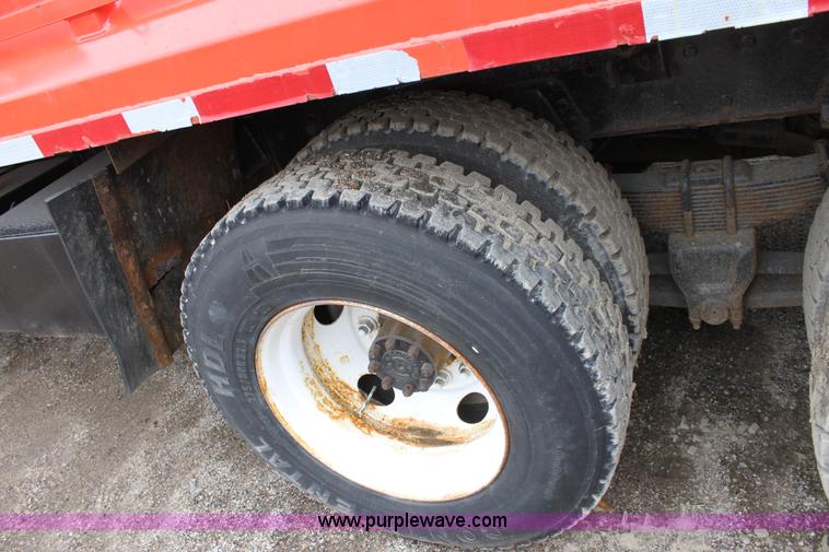 image for item A7160 1999 International 4900 tandem axle dump truck