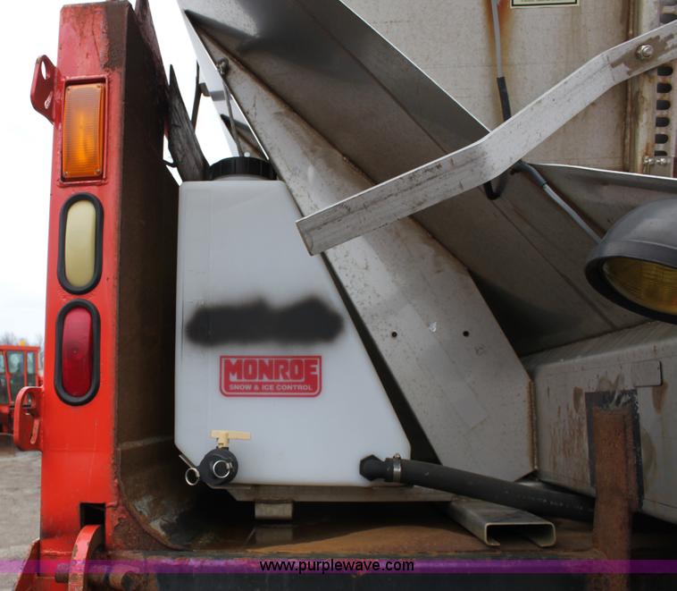 image for item A7160 1999 International 4900 tandem axle dump truck