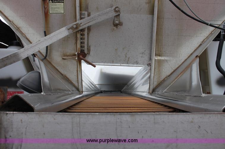 image for item A7160 1999 International 4900 tandem axle dump truck