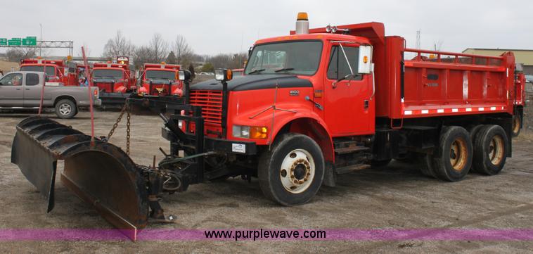 image for item A7161 1999 International 4900 tandem axle dump truck