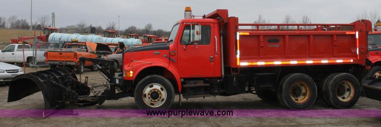 image for item A7161 1999 International 4900 tandem axle dump truck