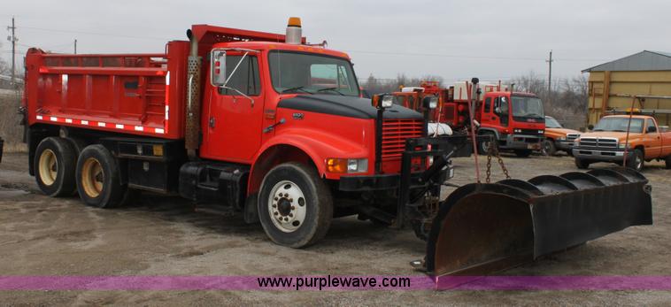 image for item A7161 1999 International 4900 tandem axle dump truck
