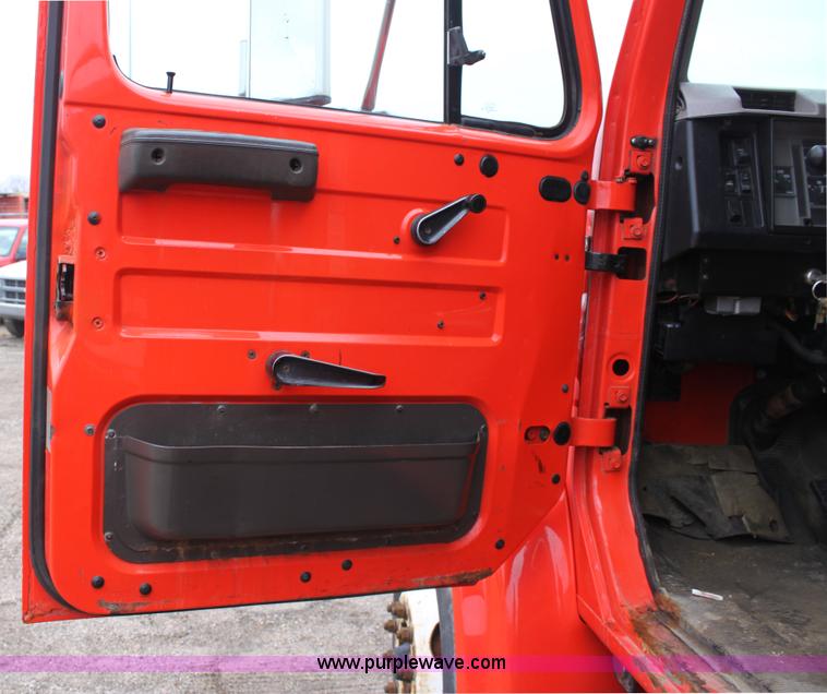 image for item A7161 1999 International 4900 tandem axle dump truck