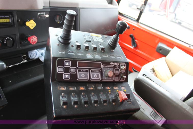 image for item A7161 1999 International 4900 tandem axle dump truck