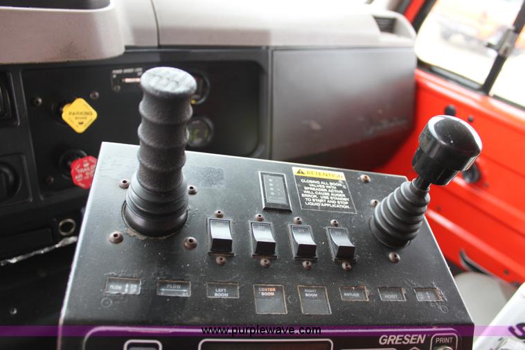 image for item A7161 1999 International 4900 tandem axle dump truck