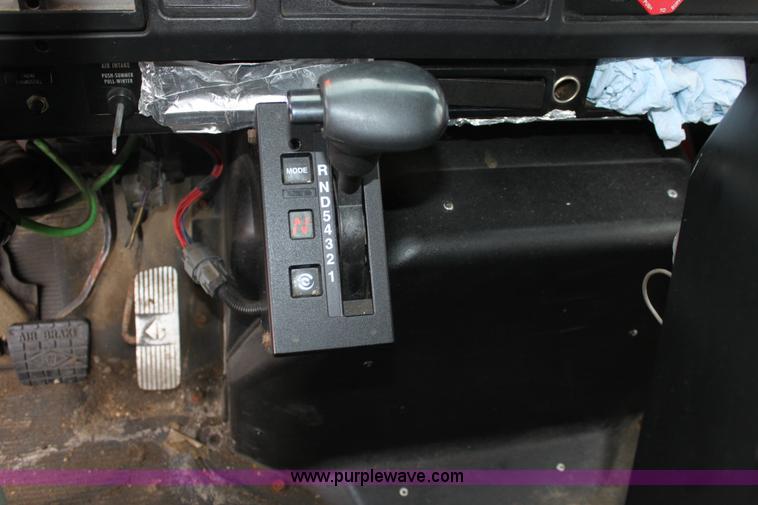 image for item A7161 1999 International 4900 tandem axle dump truck