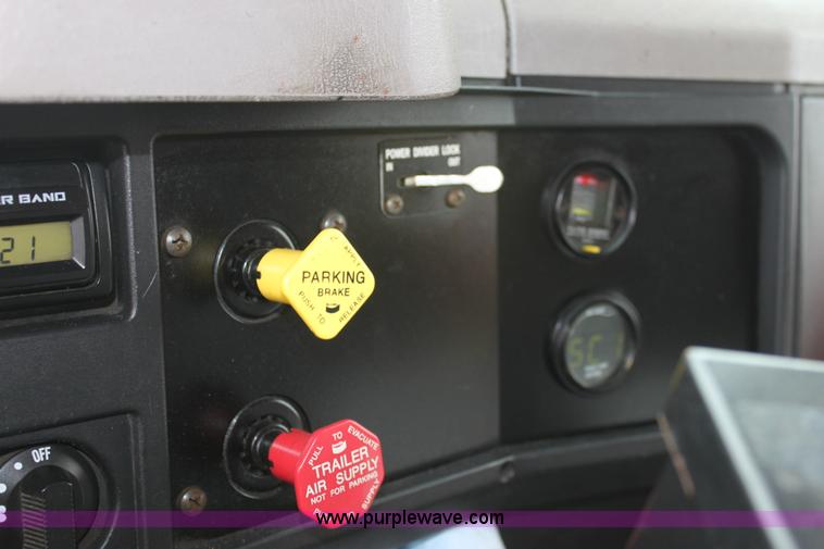 image for item A7161 1999 International 4900 tandem axle dump truck