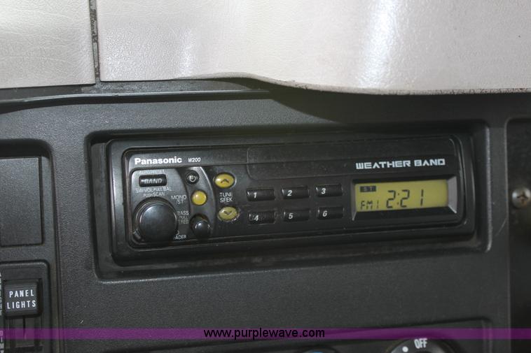 image for item A7161 1999 International 4900 tandem axle dump truck