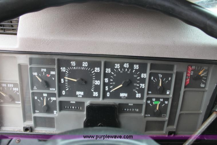 image for item A7161 1999 International 4900 tandem axle dump truck